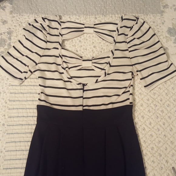 Charlotte Russe Striped Bow Back Cutout Dress - Picture 4 of 5